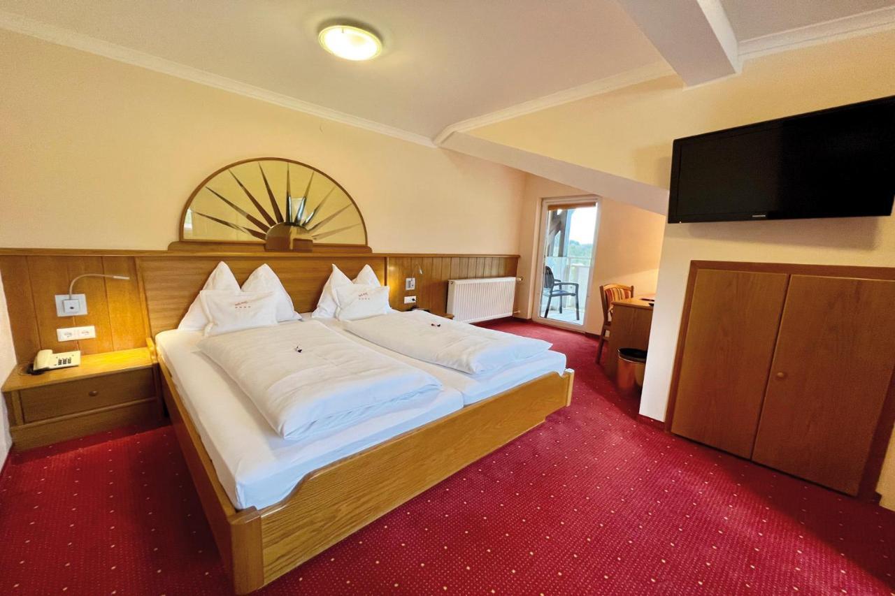 Hotel Pachernighof Velden am Worthersee Bagian luar foto